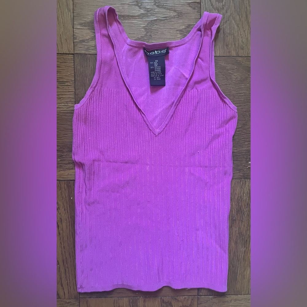 BEBE vintage Y2K Pink meangirls / Barbiecore  V-Neck knit tank women’s size XS